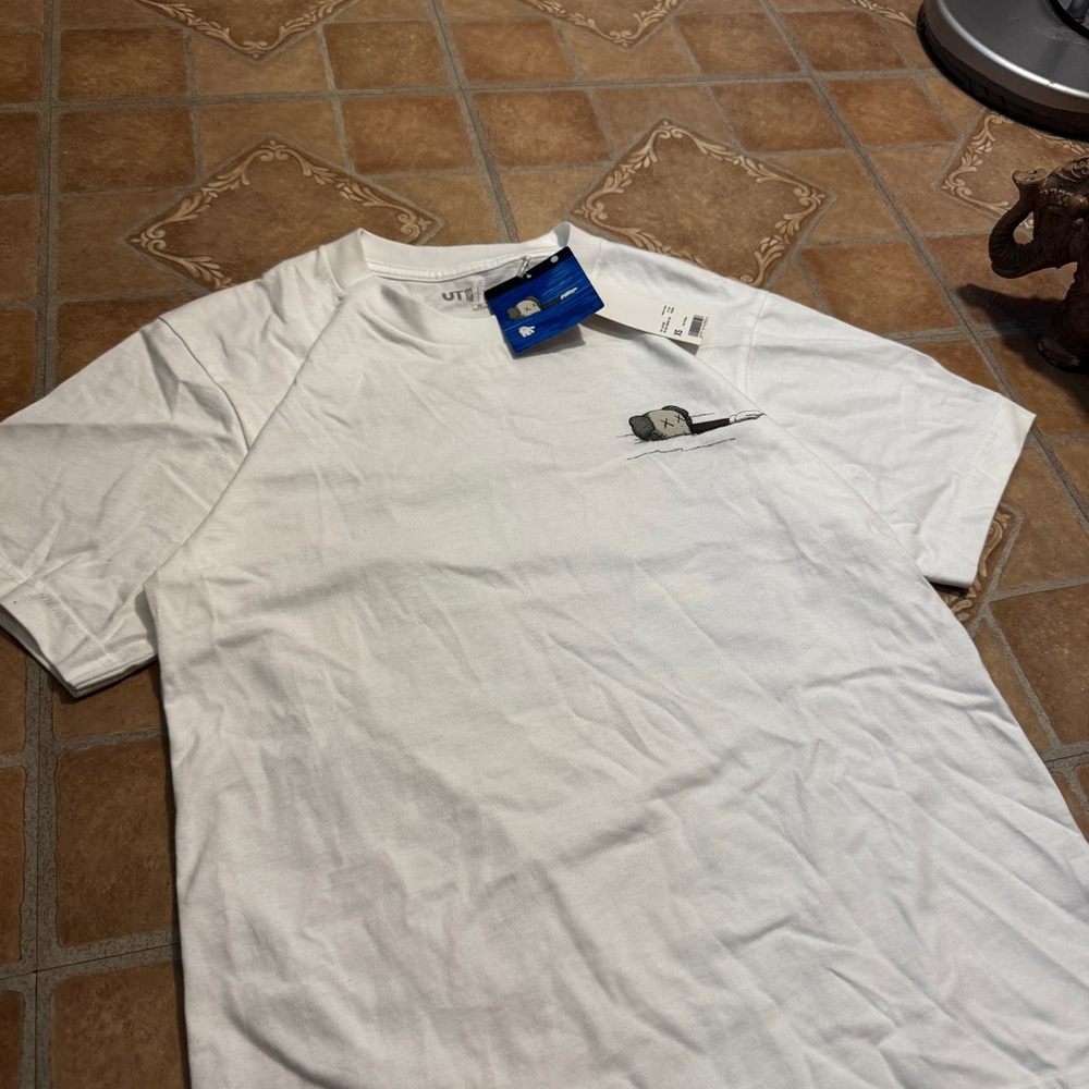 New w/ Tags Uniqlo X KAWS "SUMMER" T-Shirt - Size XS.